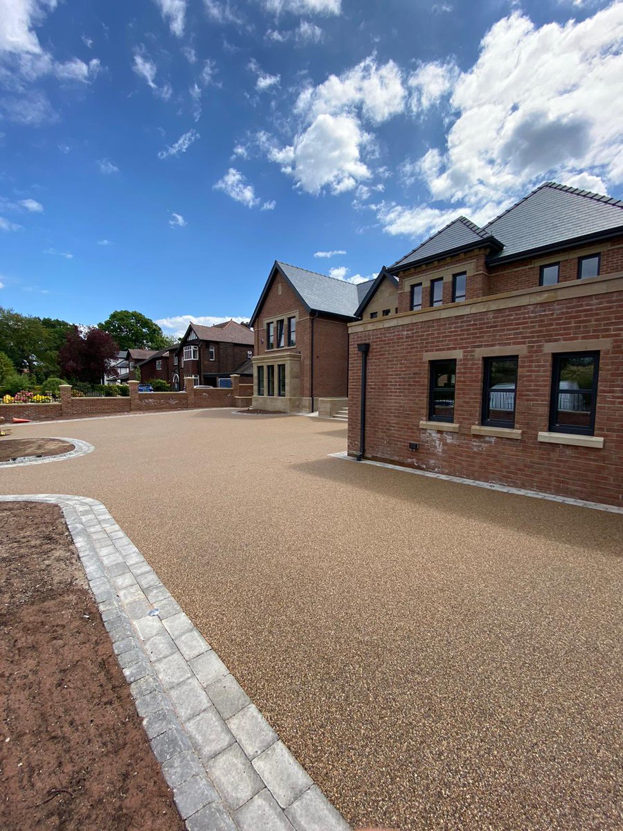 DGSServices's tweet photo. Resin installation in Bramhall, we installed 220m of Chocolate Buff resin bound surfacing. #resin #driveways #manchester #cheshire #northwest #bramhall https://t.co/1IrJ140bNy