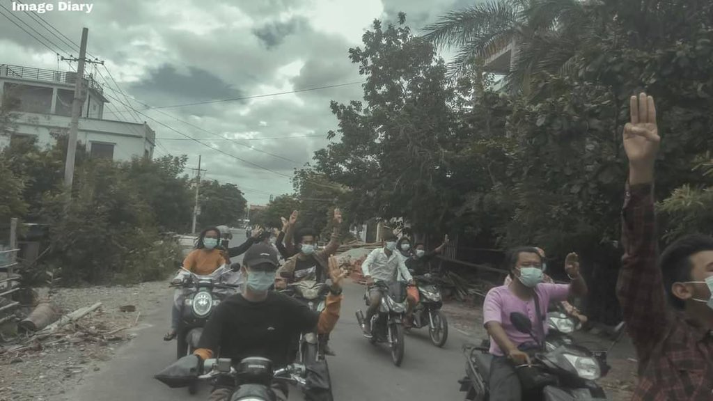 Stephan15423517's tweet photo. Despite the junta’s tight security in Mandalay, the activists do not stop protesting against military dictatorship.
#WhatsHappeningInMyanmar 
#June23Coup 
#TogetherWithPDF https://t.co/Hdl3ru0LcW