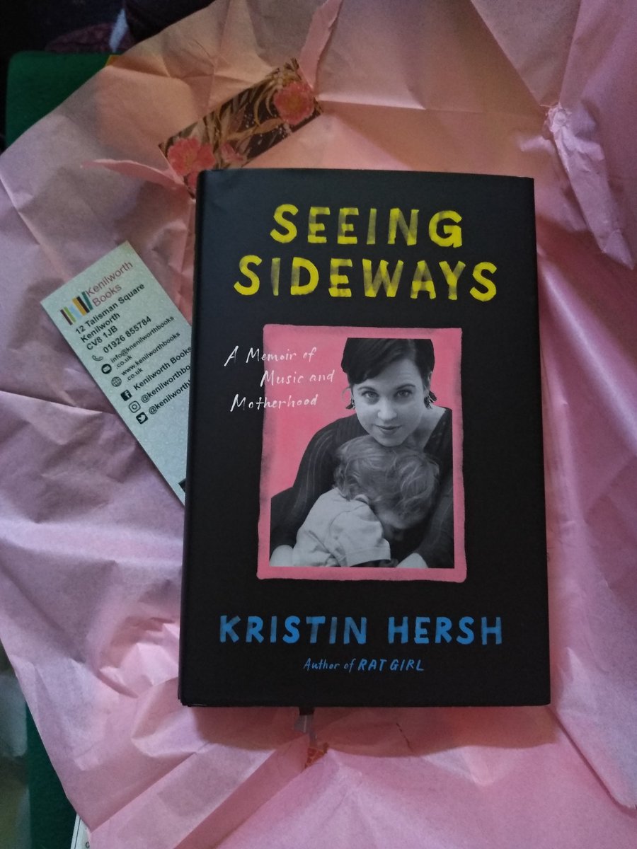 Finally I have the hardback courtesy of the wonderful @KenilworthBook who've had this order in since march and kept me posted about its unexpected non appearance for 3 months. Thank you for making me smile this morning.🖤

#kristinhersh #seeingsideways #kenilworthbooks #delivery