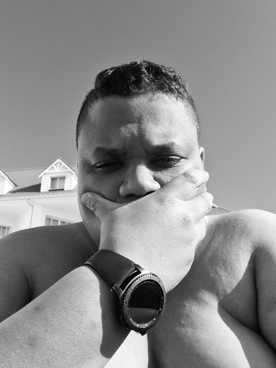 AnwarMoosa1988's tweet photo. I'm living my best life!
#JuneHoliday #FunInTheSun #Poolside https://t.co/AJKdjO3kDQ