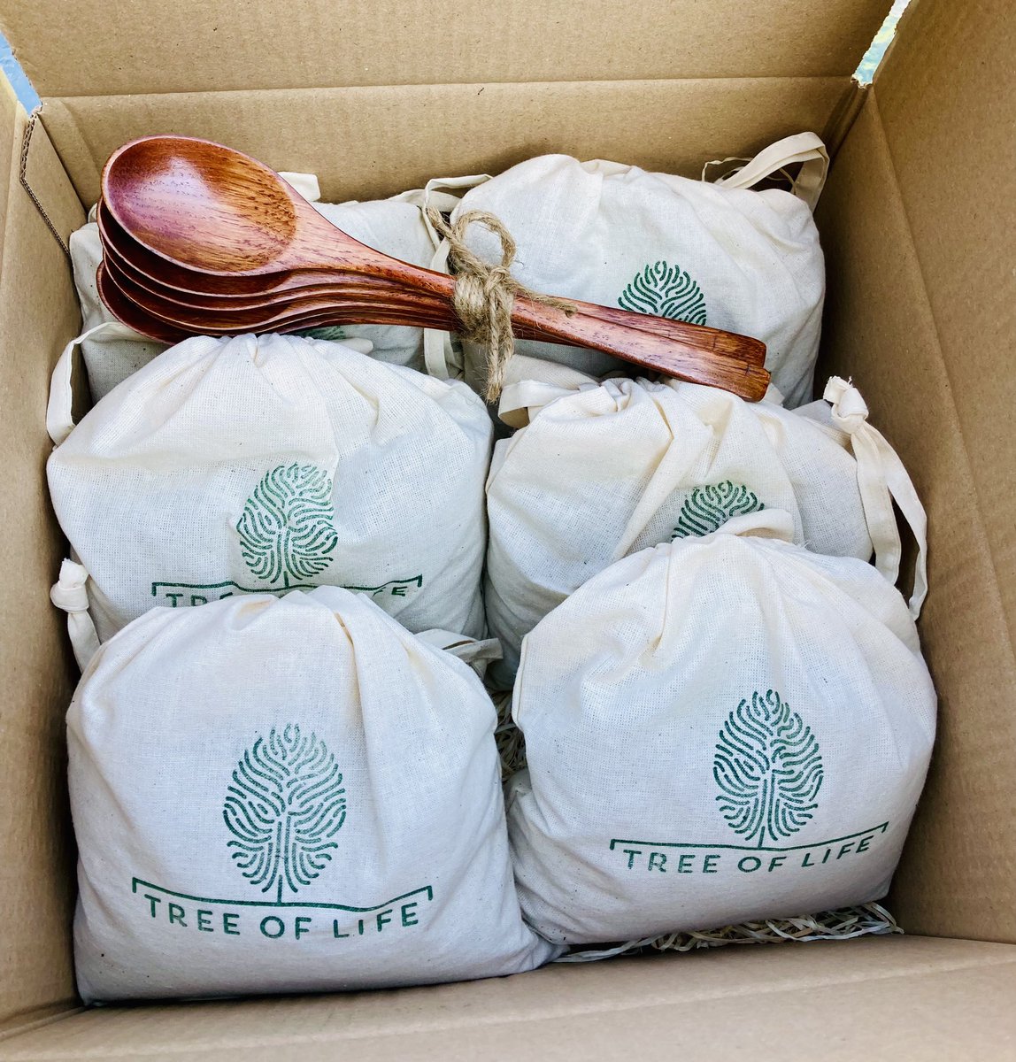 Today we’re shipping out multiple kits to one family so they can individually plant their loved ones remains in different households 💕 This was a special request - you can get in touch with any special requests or questions of your own 🌺 #grief #family #love #gardening