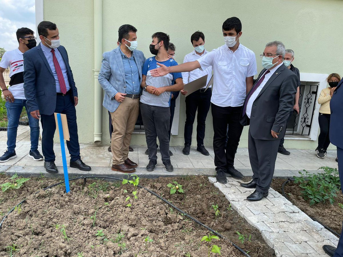CarsambaOzel's tweet photo. Okulumuzun “Bir Bahçe Hayal Et Çocuk” projesi açılışından kareler 😊🇹🇷🌼Emeği geçen herkese teşekkür ederiz👏👏@MustafaOzdmr55 @carsambamem @samsunmem https://t.co/O2UyszCImQ