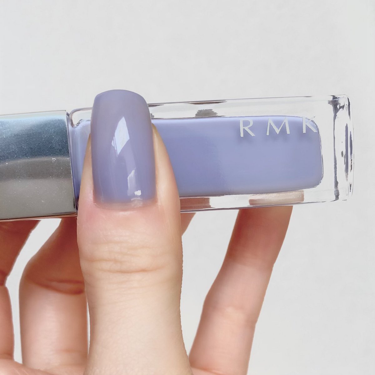 しらたま Rmk ネイルポリッシュ Ex 41 ジューンハイドレンジア 2度塗り 1度塗りの透け透けがすごく可愛かったんだけど 刷毛が使いこなせずムラになってしまったので重ねました 重ねるとパキッとした発色に 2つの違った色味を楽しめます 紫に近い