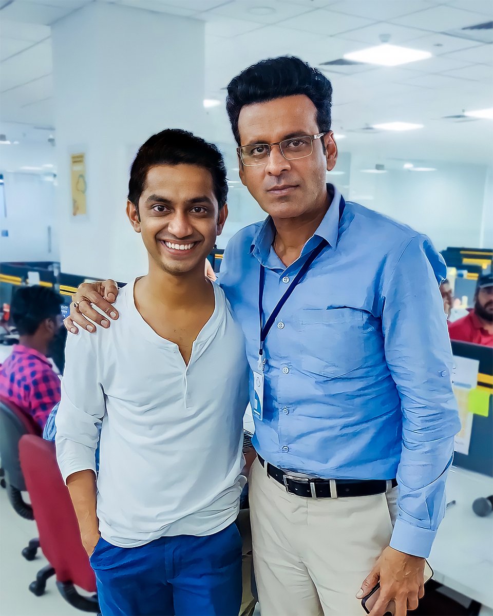 SrikantTFM's tweet photo. Iss photo ki saari feelings bilkul kalpanik hai 😊 #TheFamilyManOnPrime https://t.co/VqhiHUiLns