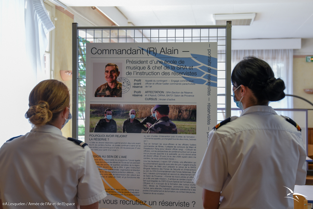 armeeszoneouest's tweet photo. La Direction des ressources humaines de l'armée de l'Air (#DRHAA) présentait, du 2 au 8 Juin au détachement Air 273, une exposition itinérante sur les #réservistes opérationnels. L'objectif: faire connaitre les modalités d'emploi en réserve opérationnelle dans l'@Armee_de_lair ✈️ https://t.co/AxylMWkhxq