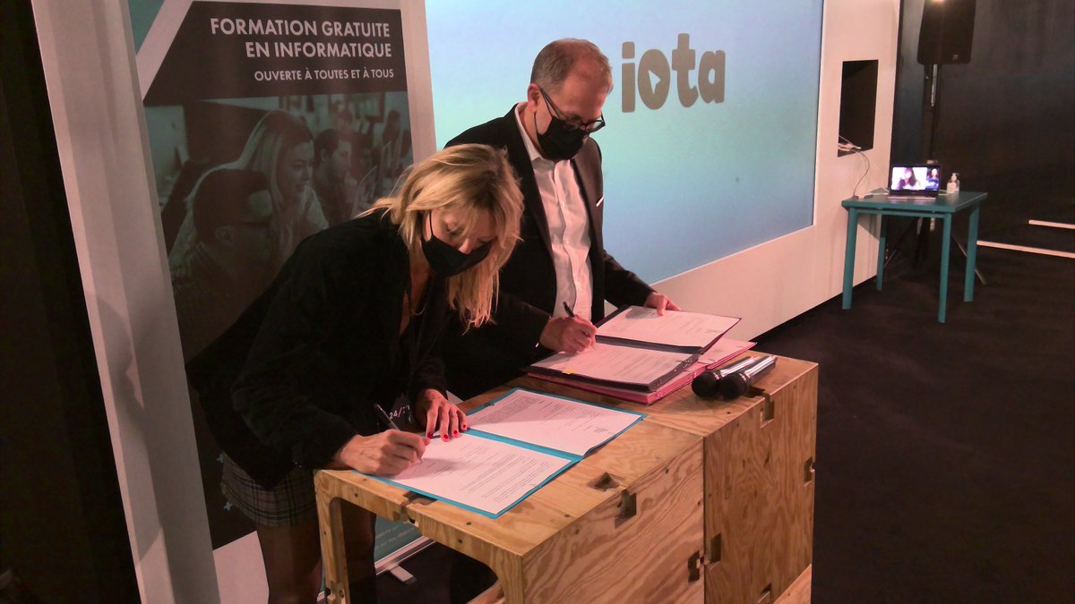 42 Paris tweet media