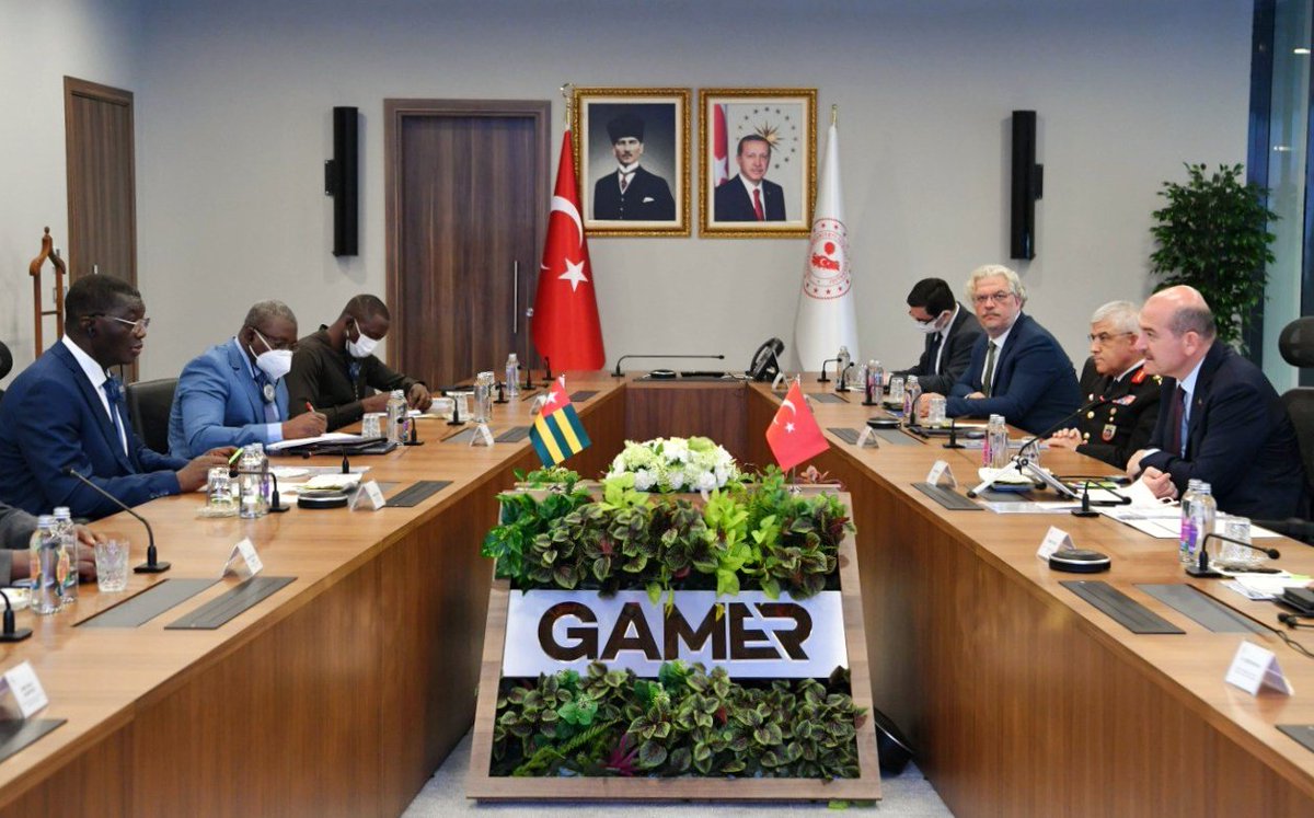 Bakanımız Sn. <a href="/suleymansoylu/">Süleyman Soylu</a> ile Togo Cumhuriyeti Güvenlik ve Sivil Savunma Bakanı Tuğgeneral Damehame Yark arasında, ikili ve heyetler arası görüşmeler gerçekleştiriliyor