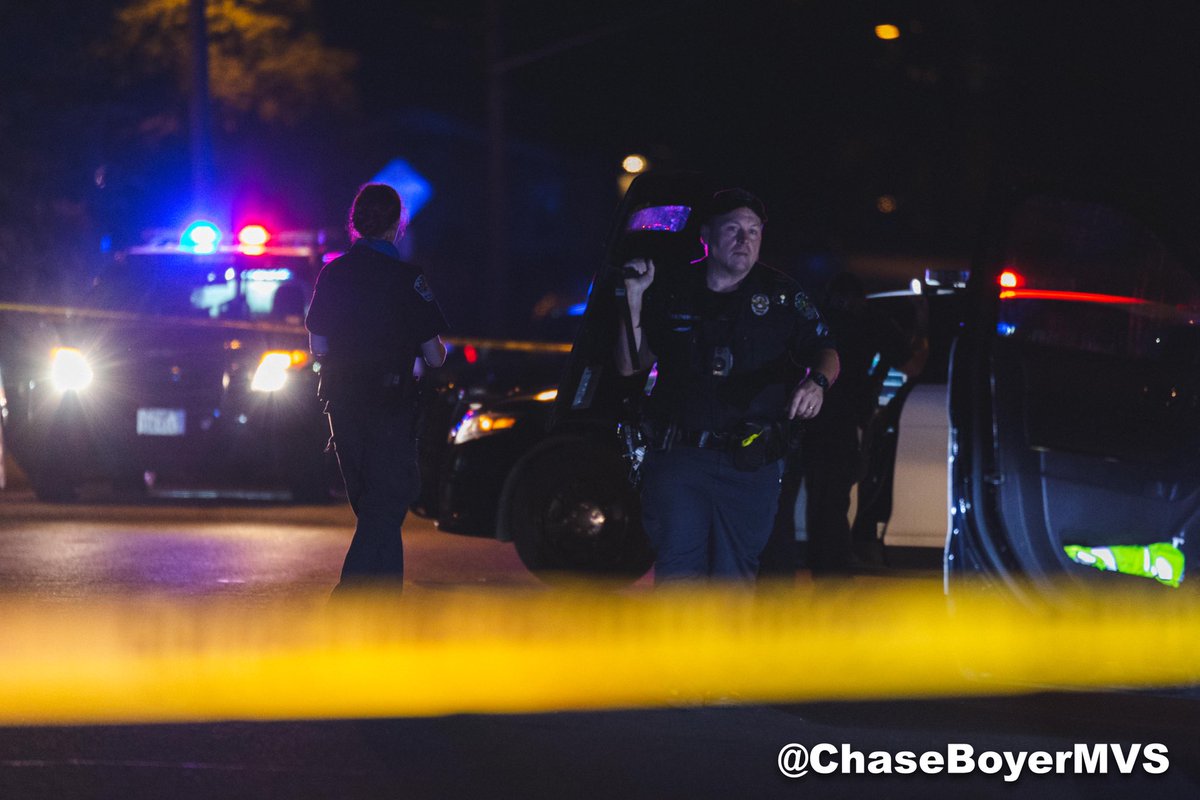 newsphotogchase's tweet photo. #BREAKING APD is investigating an overnight shooting that left a man in his 70s critically wounded in North Austin. Detectives on scene working to find out what led up to the shooting. The suspect is still outstanding. #ATXnews @MVSAustin https://t.co/8T0vMInyBz