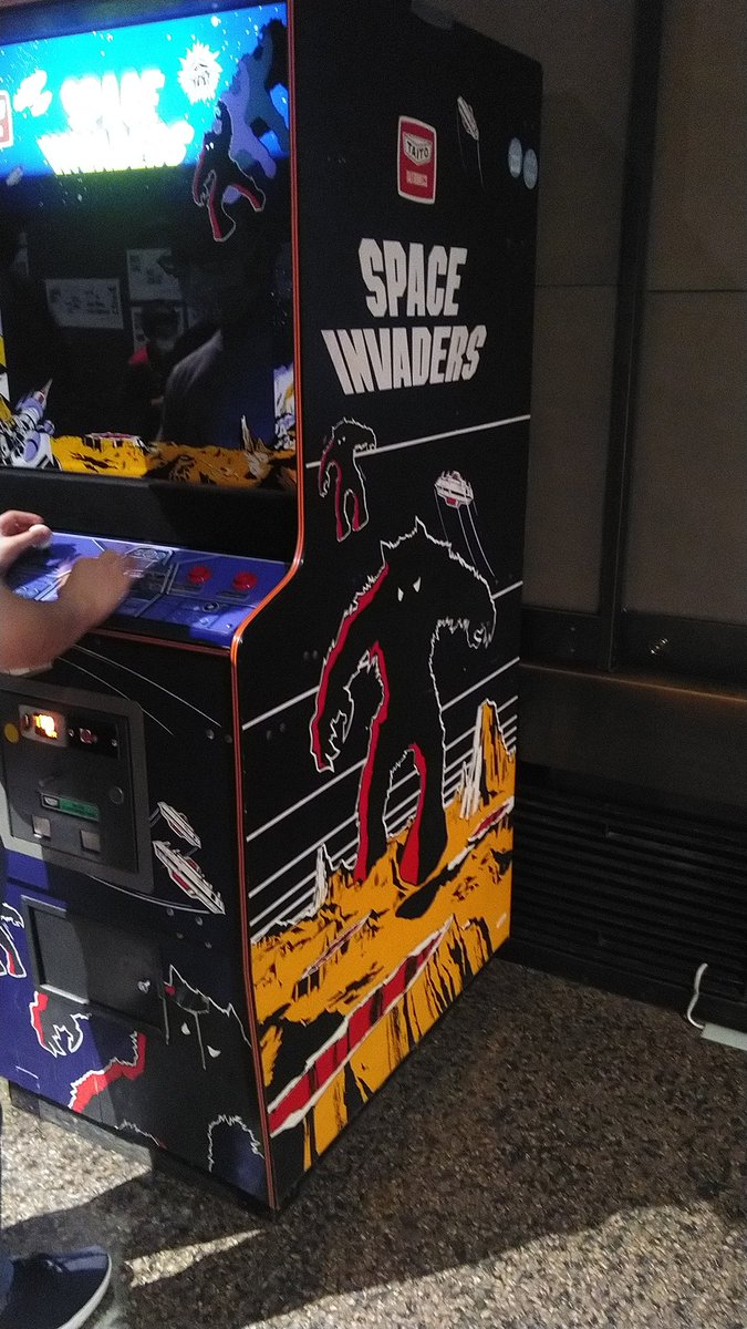 御結美 今日は修理に出してあったカメラの受け取りついでに 名古屋市博物館のゲーセンミュージアムへ 時々夢に出てくるような古い ゲームや 念願のスペースインベーダーを個体でプレイしてきました 小学生も来てて 一生懸命レトロゲームで遊んでた