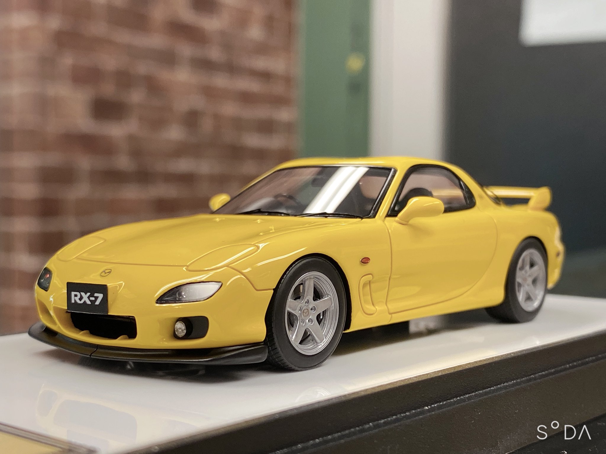 メイクアップ (Make Up) VISION 1/43 マツダ RX-7 (FD3S) タイプR