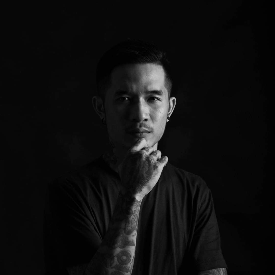 SawThiri6's tweet photo. The coup has been taking away irreplaceable parts of our lives within past four months. My favorite vocalist #Raymond has passed away, his band Idiots has confirmed saying “unexpected bad news. Sad by not able to see your live performance one more time. Rest In Peace Ko Raymond. https://t.co/LFnbkblR0c