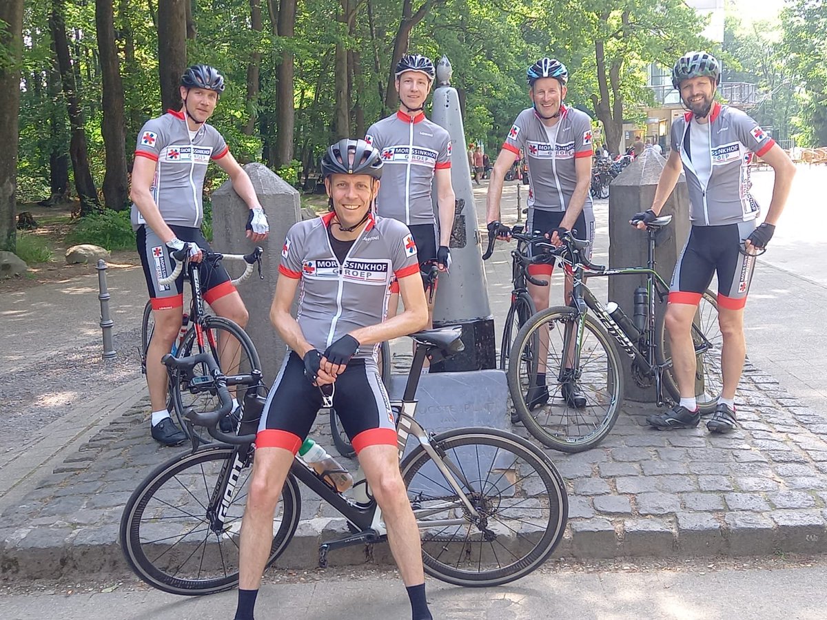 morssgroep's tweet photo. Kijktip: de Tour de France start aanstaande zaterdag! 

Deze sportievelingen fietsten afgelopen weekend hun eigen parcours in de omgeving van het Drielandenpunt. 
Goed bezig heren! En natuurlijk mooie promotie met onze Morssinkhof Groep wielerkleding 😊 https://t.co/8E5rNqiVTR