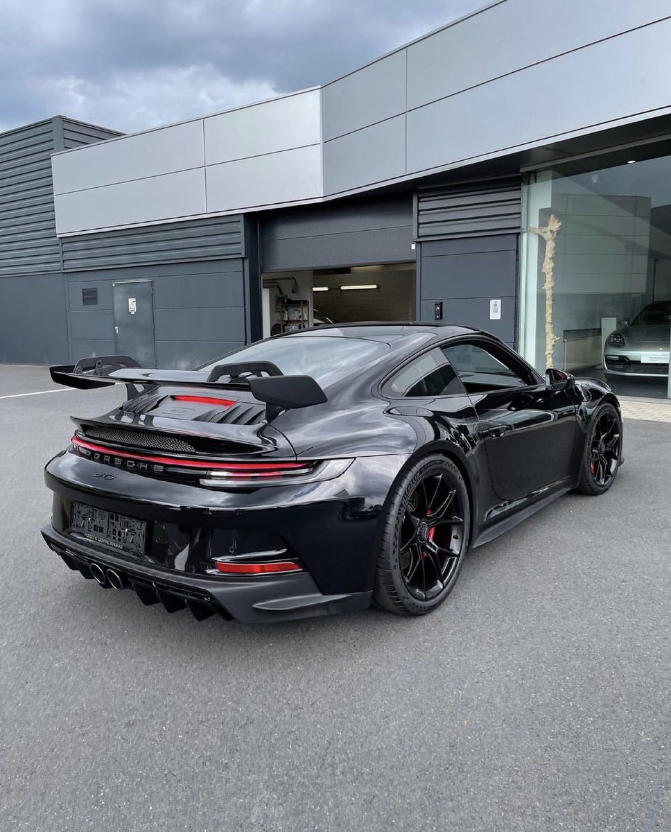 La bête 🖤
Porsche 992 GT3
