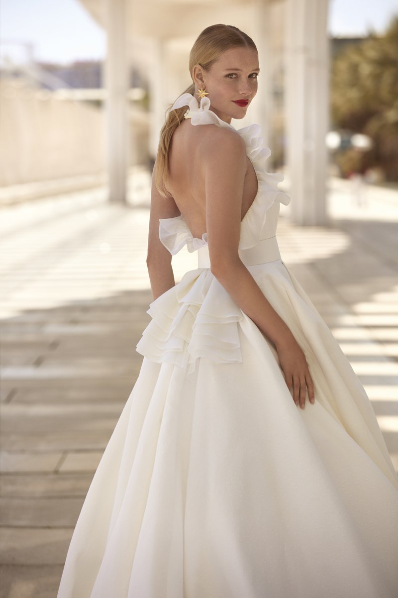 El <a href="/ManuGarcia_GHN/">Manu Garcia Costura</a> sempre ens deixa sense paraules😍 

Model RAISA👰🏻

#casarseacatalunya #WeddingMediaInternational #manugarcia #manugarciacostura #vestitdenuvia #casament #bride #wedding #bridedress #nuvia