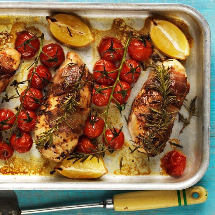 SuttonHooChick's tweet photo. Chicken &amp; Bacon #TrayBake - an easy mid-week meal. It is super tasty, quick and easy to cook with minimal washing up to do afterwards! Win-win!  Thanks to @hillfarmoils for sharing the recipe with us. Find it here: https://t.co/B8sWK41QoD 
#Recipe #midweekmeal #simplesuppers https://t.co/yUueY5HOqA