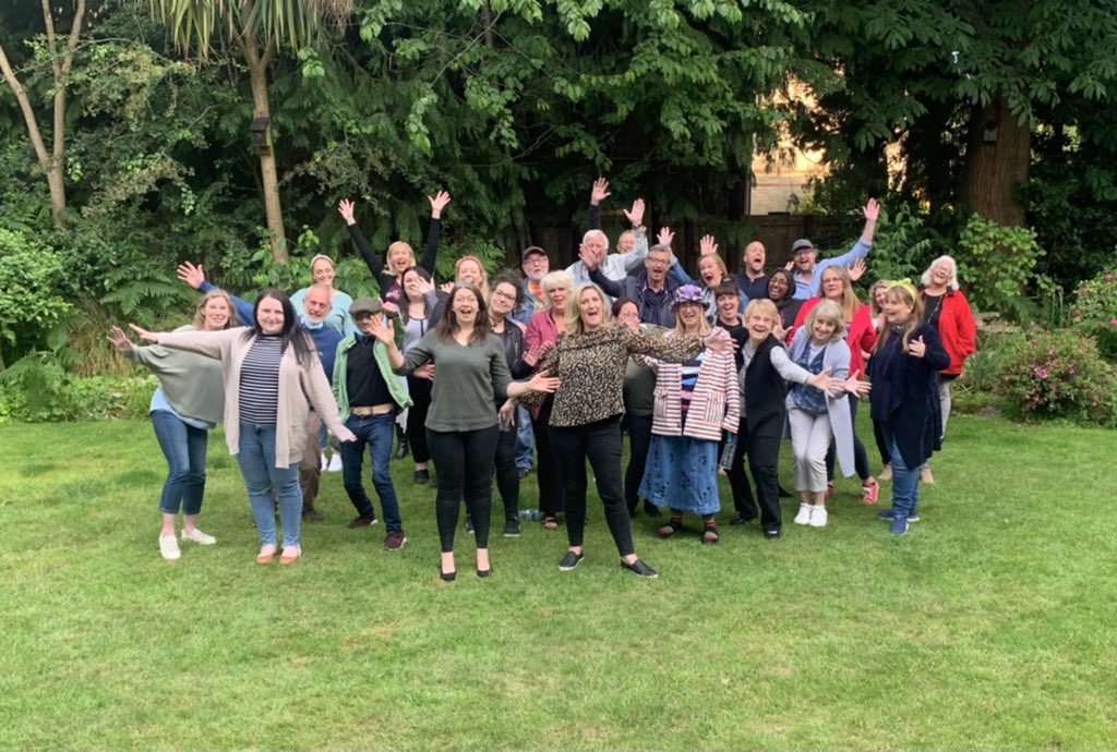 So last night SOS said “Au Revoir” to our musical director Kim as she is relocating back to NI. Such a sad night for us all, but also much laughter and memory sharing! Good luck Kim, we’ll miss you so much! 💚