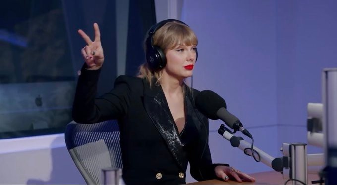 hushmirrorball's tweet photo. @Variety for a healthier option, stream RED taylor's version on November 19th ❤️ https://t.co/Q82e08HS5J
