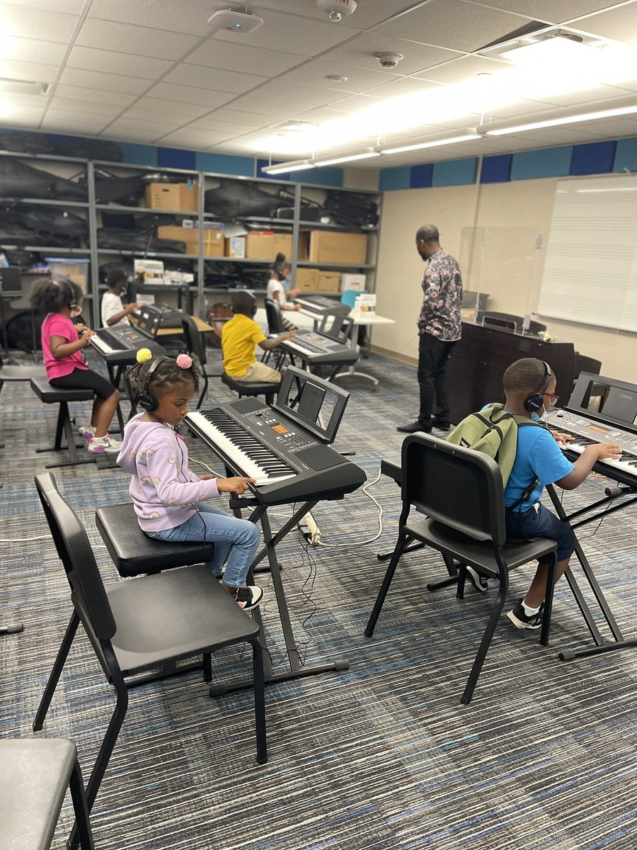 CurtisGibson22's tweet photo. 21st Century Summer Camp in full effect, where we are focusing on physical development, fine/gross motor skills, mental health, &amp; community service. @CodwellES https://t.co/uuEeLdussd