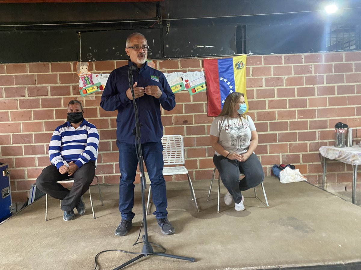 luiscarPSUV's tweet photo. #CaraboboInvencible los Vecinos de Ciudad Casarapa, Terrazas del Este y Altos de Copacabana son referencia de constancia, compromiso, discusión en cada una de las Coyunturas, esta da muestra de su actitud y no los defraudará, aquí se respira Victoria #GuarenasAñoCuatricentenario https://t.co/NZQ5lpsQGX