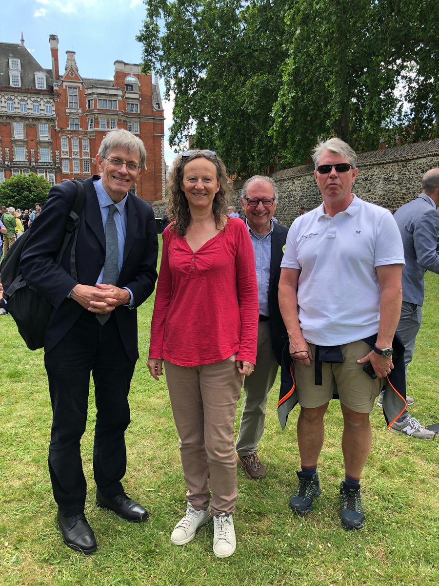 Good to see @SimonCalder, showing support at the #SaveTravel #speakupfortravel rally in central London. Shame its in such circumstances that we met fellow industry colleagues again. @TTGMedia @TTGTravelQueen