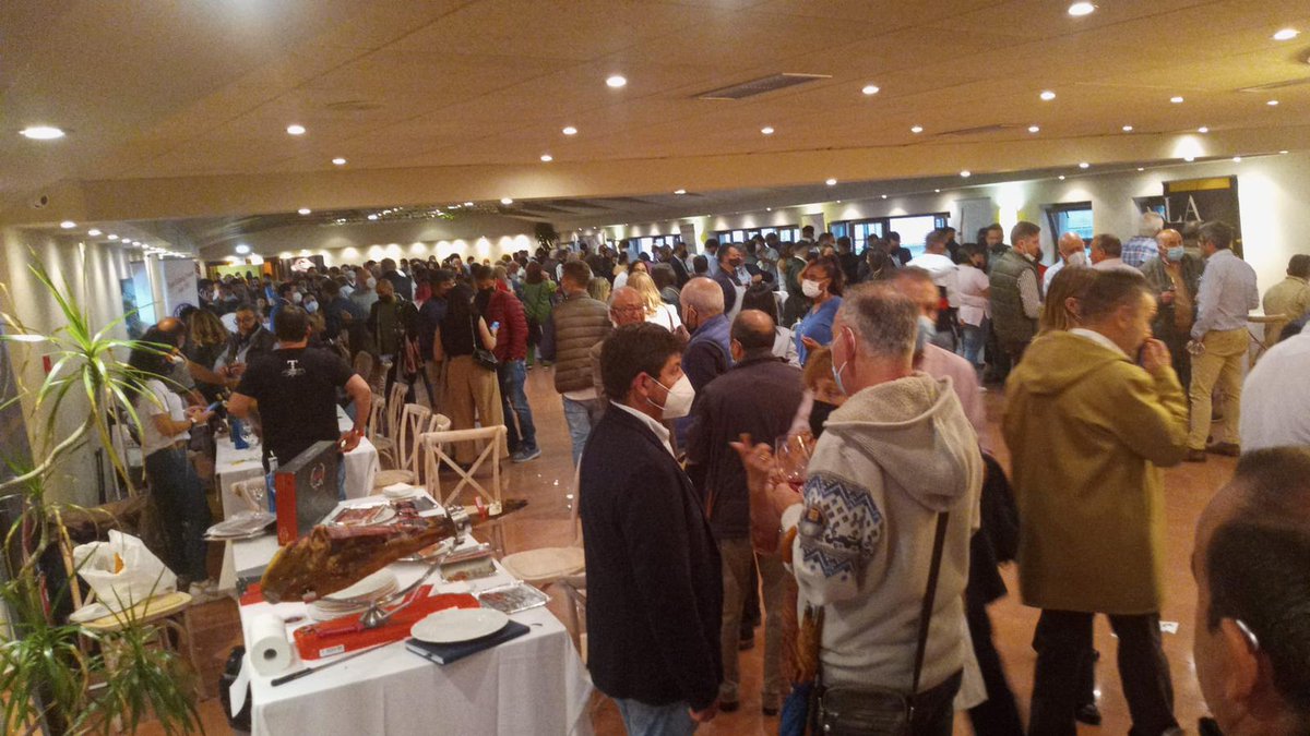 Muchas gracias a todos por acompañarnos ayer en el evento de <a href="/tentacioniberic/">Tentación Ibérica</a> en el que pudimos degustar los jamones ibéricos 100% bellota de #Altanera 🔝 ¡Sigamos disfrutando juntos! 👏