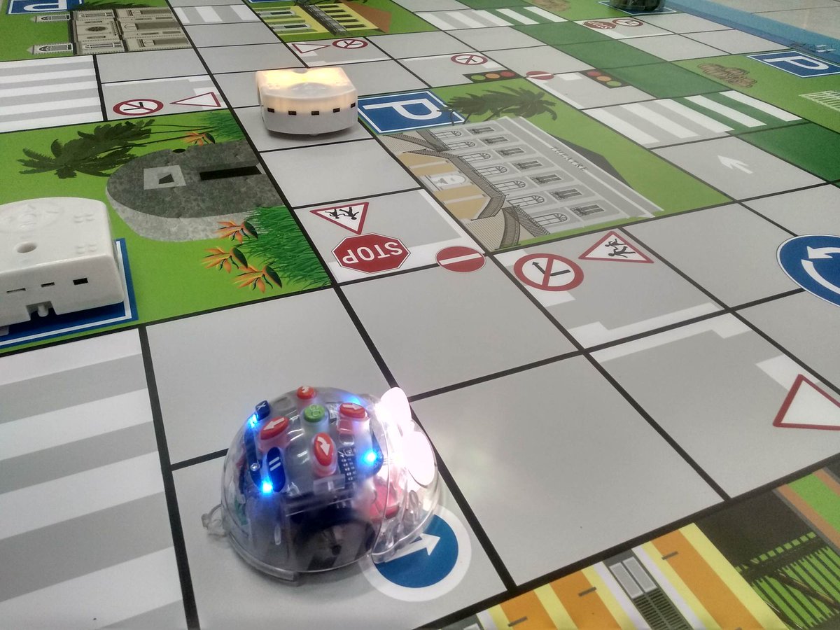 Canope_972's tweet photo. Tout nouveau, tout beau ! Le tapis route pour les robots @BeeBotNL / Bluebot et @ThymioII créé par votre atelier et disponible en prêt (on prête aussi les robots !)
@Prefet972 @DaneMartinique @cardie972 @math_martinique @PoppyStation @acmartinique @Mobsya #ESR #Martinique https://t.co/hk34U7l9OH