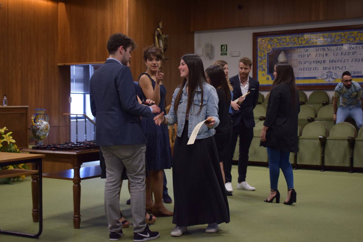 RRII_unileon's tweet photo. SE BUSCAN PADRINOS/MADRINAS 
curso 2021-22
Vive de manera internacional desde @unileon.
Convocatoria abierta hasta 5 de julio: 
https://t.co/l3alWYOc2Z https://t.co/v8jLzNBG5F