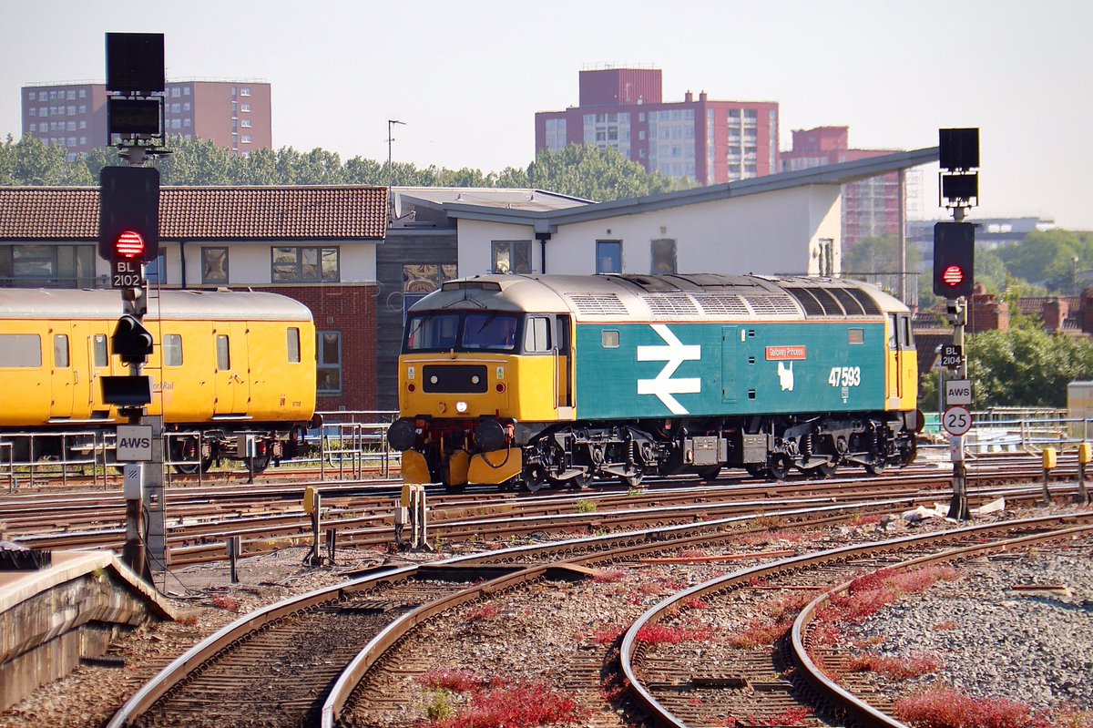 HiPa125's tweet image. Locomotive Services Limited #Class47 47593 ‘Galloway Princess’, running as 0Z25 0852 Bristol Temple Meads P6 &amp;gt; Bristol Temple Meads Middle Spur No.1, at soon-to-be remodelled Bristol East Jn

#GWML
23/06/21