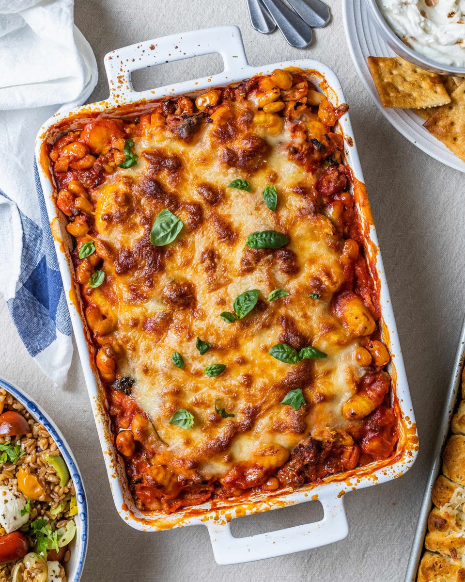 thekitchn's tweet photo. Here are 11 weeks’ worth of easy, colorful, and delicious vegetarian meals: https://t.co/FHOwvgvXi1 https://t.co/CCHXZph772