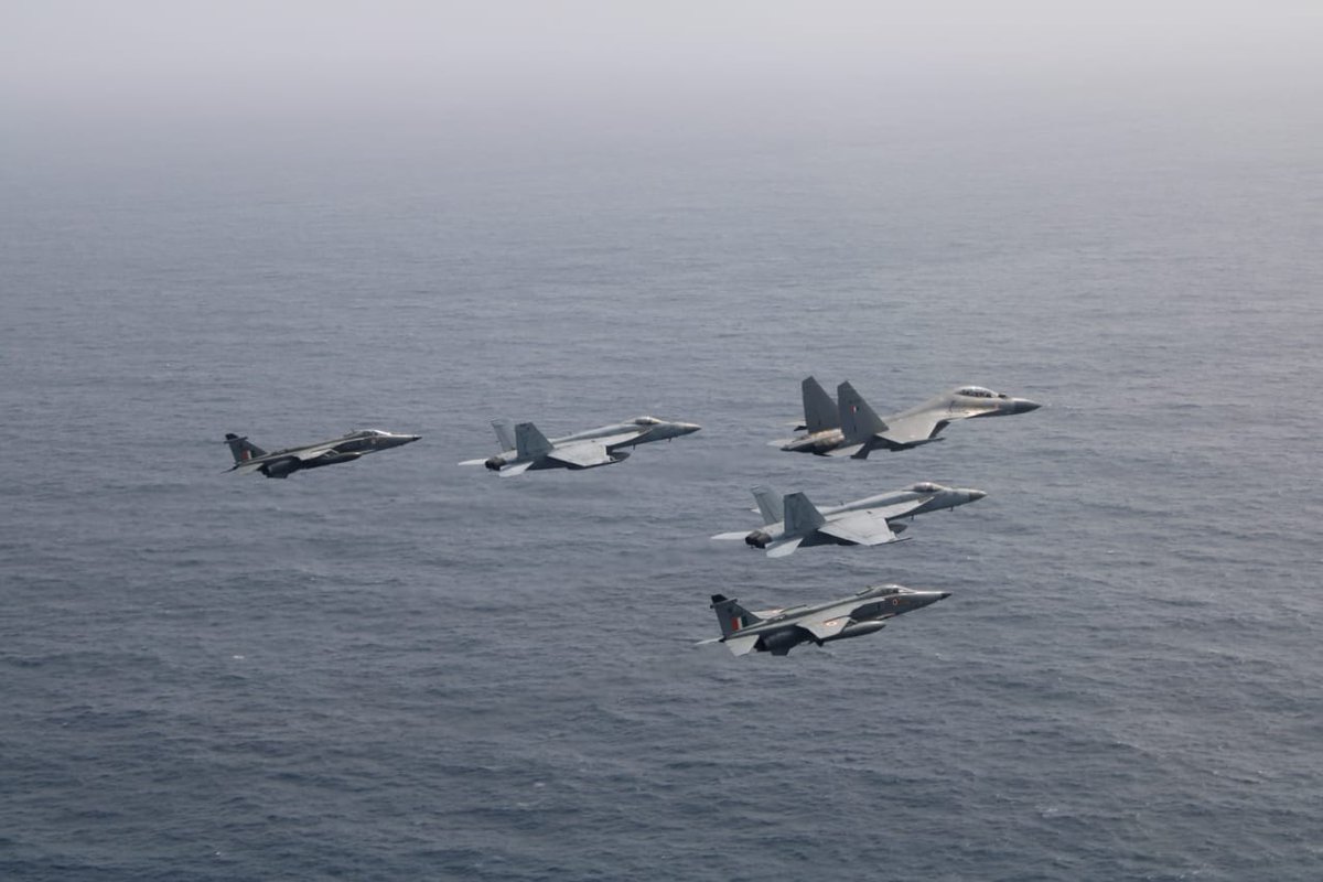 IAF_MCC's tweet photo. #IntegratedExercise of IAF &amp; @indiannavy with @USNavy Ronald Reagan CSG.

Seen in pictures : Air to Air refuelling in progress with IAF IL-78 ac and the joint flypast by Su-30 MKI, Jaguars, Mig-29K and F-18 aircraft today. https://t.co/qjnQgVqQoM