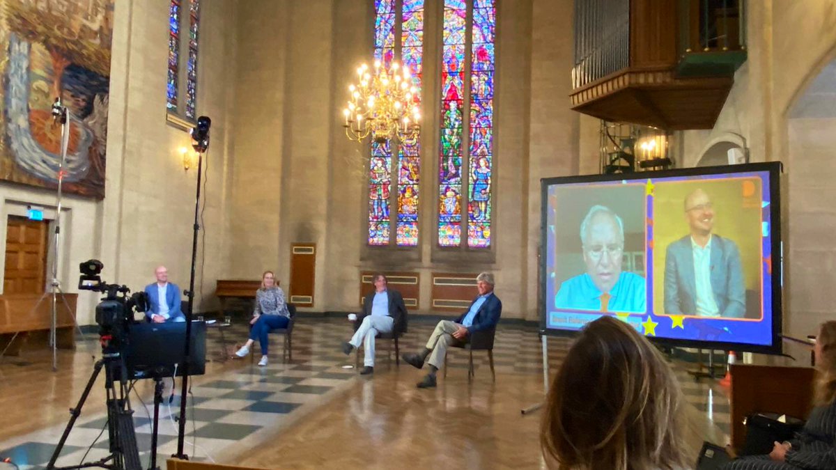 KvanOosterom's tweet photo. Expressed thanks and appreciation to @timdewit for past six years of reporting on UK and esp. #Brexit; now he has his own #Tixit as he is leaving London to go back to the Netherlands next month. https://t.co/7i0AfNNgz1