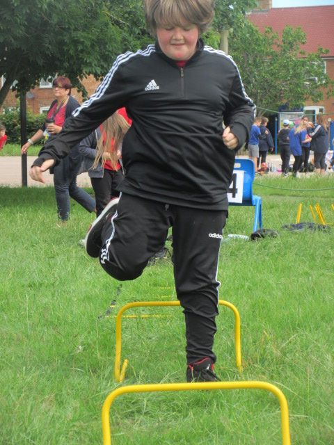 SandwichJunior's tweet photo. Potted Sports Day: Children discovered many different interesting ways of tackling the obstacle course, especially getting under the archways! #Dolphinfun https://t.co/1W2EGktzRd