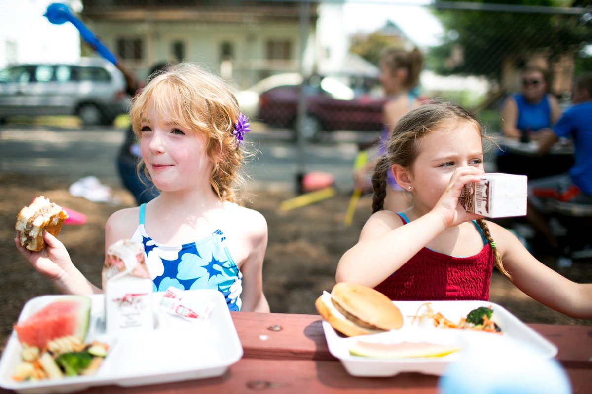 New benefits & flexibilities in how meals are served are helping kids get the meals they need this summer, but these measures are only temporary. We need Congress to make them permanent. Tell your Members of Congress to #EndSummerHunger here: bit.ly/3xt2JpK #NoKidHungry