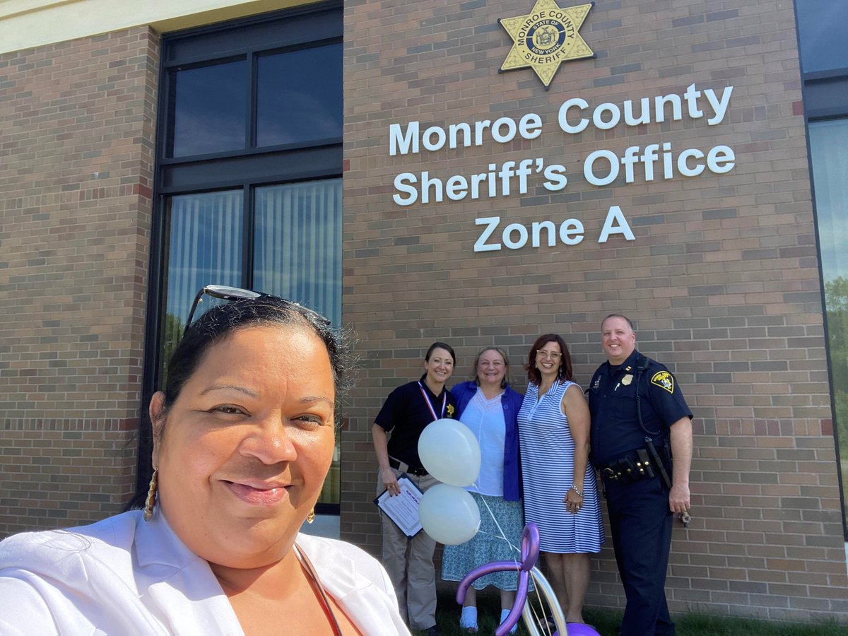 MCSOCOMM_ENGAGE's tweet photo. Congratulations to Monroe County Sheriff's Deputy Amanda Hanlon for receiving a Certificate of Appreciation for her efforts to prevent and advocate against Domestic Violence from SAFER(Survivors Advocating for Effective Reform)@monroesheriffny https://t.co/w1PPPSD769