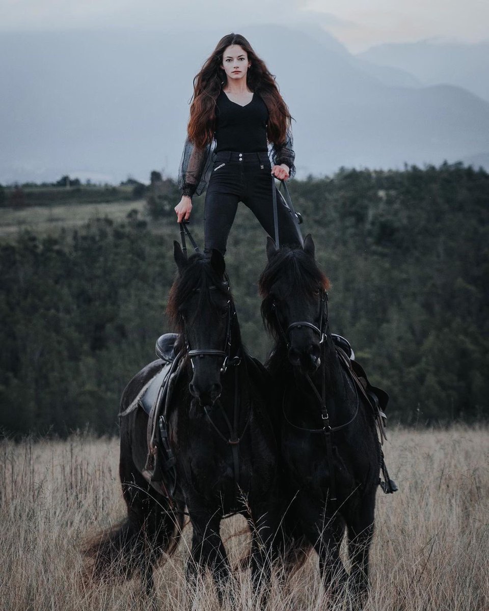 (📷) #mackenziefoy จาก instagram ค่ะ เท่มากๆๆๆๆเลย ! 👏🏻