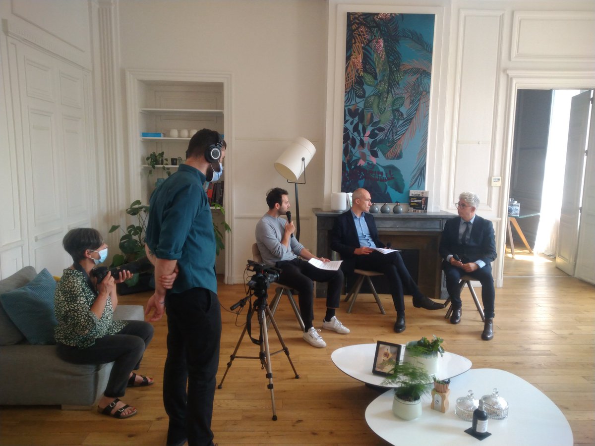 "Les lyonnais passaient toujours par la Part Dieu. Ce qui nous était demandé était de nous ouvrir, d'être un centre plus ouvert dans la ville et dans le quartier".
Jean-Philippe Pelou-Daniel, Directeur de <a href="/LyonPartDieu/">xz</a>, est l'invité du #GrandEntretien de <a href="/LyonDecideurs/">Lyon Décideurs</a>.