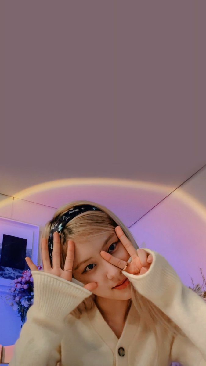 somiljeon's tweet photo. SOD bersama keluarga we lof u juon🌻

@cessatioun @wintxrO1 @justalberio @dzaemind @oblieviocn @honzst @prkrohee @Jvnderall https://t.co/OWkIWxg8D7
