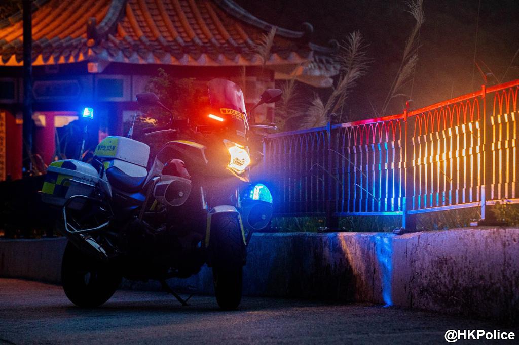 hkpoliceforce's tweet image. #HKPFootprint🚓| #HKPF takes you to the apex of #HKIsland—#VictoriaPeak, aka #ThePeak—to get a #BirdsEyeView of #HK’s cityscape, so breathtaking that it never fails to remind us our role to ensure 🇭🇰 is 太平 'taai3 ping4'—the name of the iconic⛰—meaning #PEACEFUL in English.