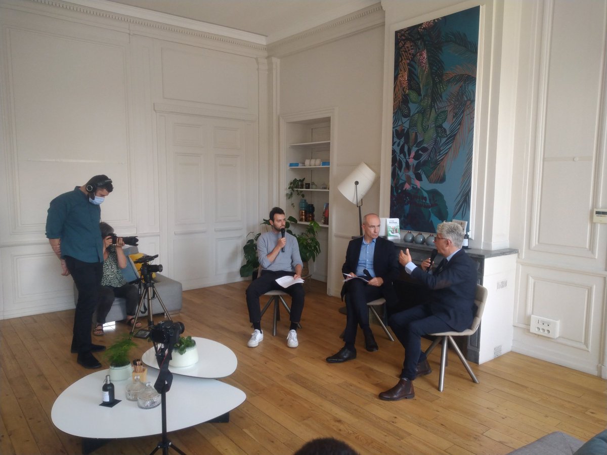 "Nous sommes complémentaires avec Confluence et la Presqu'île. Lyon a la chance d'avoir des centres commerciaux diversifiés."
Jean-Philippe Pelou-Daniel, Directeur de <a href="/LyonPartDieu/">xz</a>.