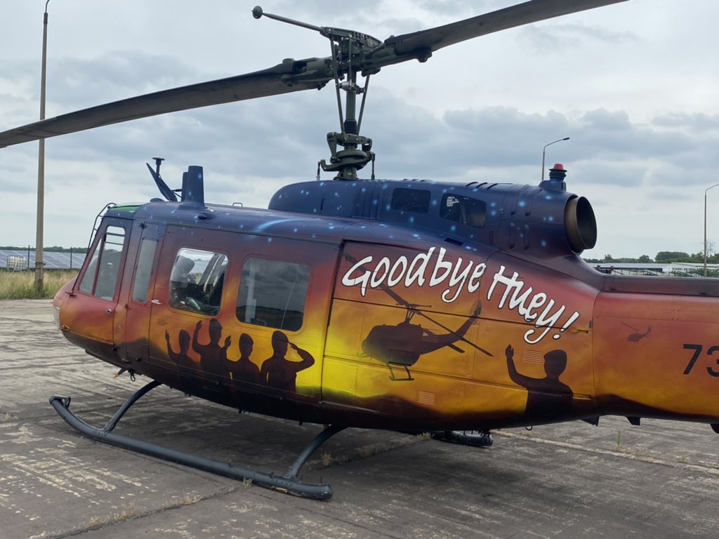 Inspekteur_Heer's tweet image. Wehmut pur. Gerade zum letzten, wirklich allerallerletzten Bw Huey - Flug von Neuhardenberg nach Bücky gestartet. Dank an alle Crews &amp;amp; Techniker in &amp;gt; 54 Jahren seit 23.03.1967! #WIRSINDDASHEER