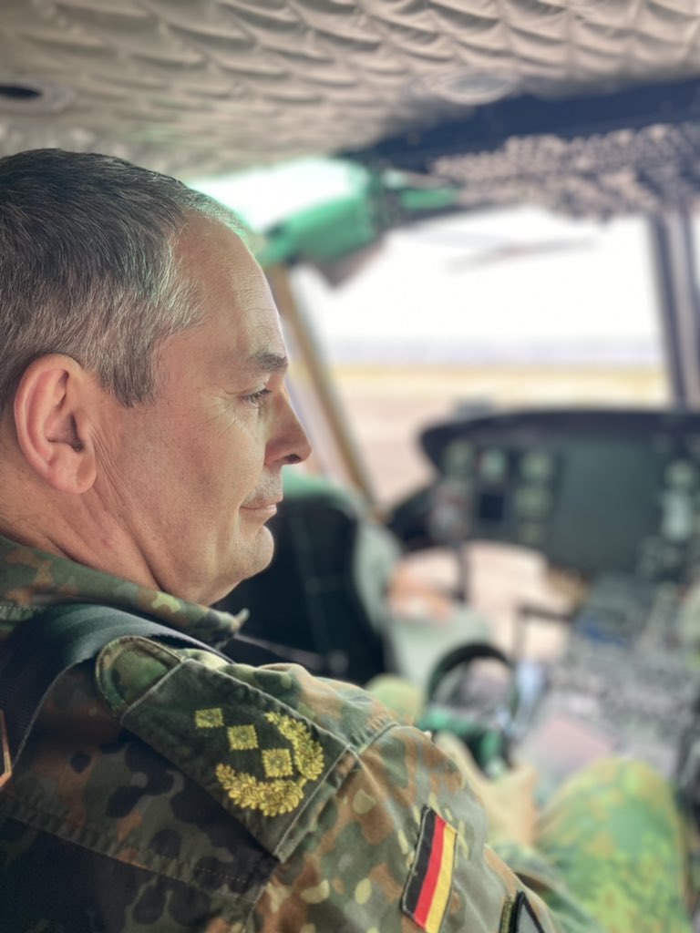 Wehmut pur. Gerade zum letzten, wirklich allerallerletzten Bw Huey - Flug von Neuhardenberg nach Bücky gestartet. Dank an alle Crews &amp; Techniker in > 54 Jahren seit 23.03.1967! #WIRSINDDASHEER