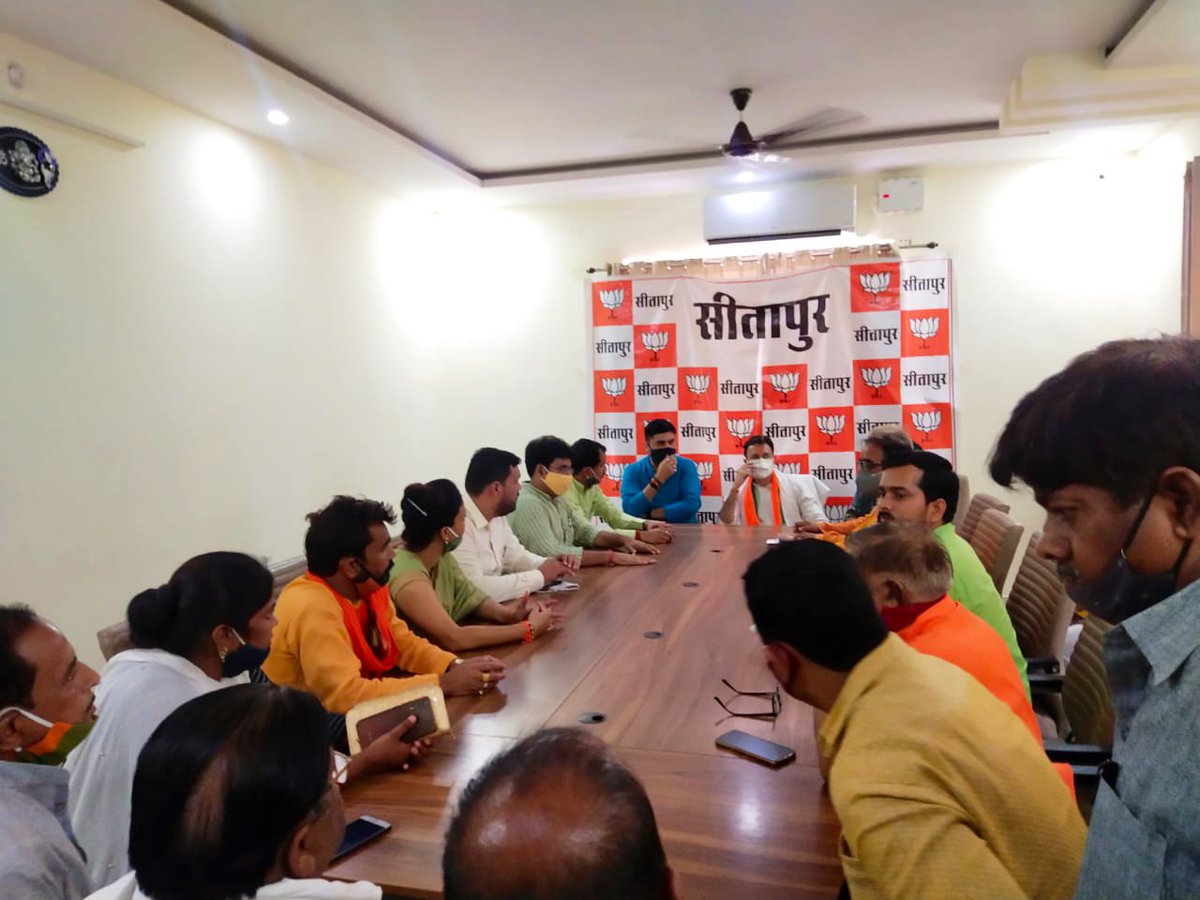 JitinPrasada's tweet photo. आज सीतापुर भाजपा कार्यालय पर पार्टी के कार्यकर्ता ,पदाधिकारियों व जनप्रतिनिधि से भेंट। 🙏
@AmitShah 
@blsanthosh https://t.co/TogHOcVHRU