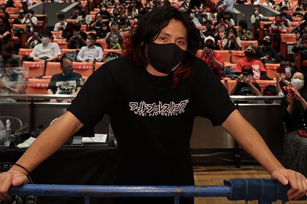 新日本プロレスリング株式会社 S Tweet 6 23後楽園大会 第4試前 カメラマンに扮して高橋ヒロムが登場 内藤哲也の誕生日をお祝い 試合の詳細は新日本プロレス スマホサイトで速報中 Njkizuna Njpw Trendsmap 新日本プロレスリング株式会社 S Tweet 6 23後楽園大会 第4試前 カメラマンに扮して高橋ヒロムが登場 内藤哲也の誕生日をお祝い 試合の詳細は新日本プロレス スマホサイトで速報中 Njkizuna Njpw Trendsmap