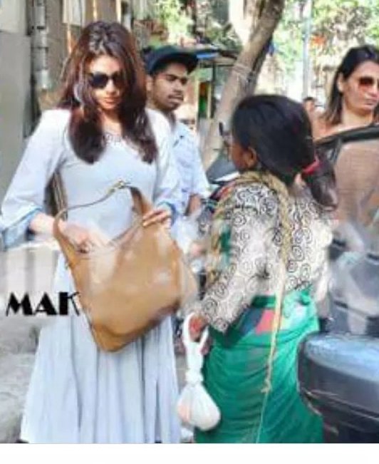 ForeverVashi's tweet photo. And... Goddess also... 😎

#KajalAggarwal @MsKajalAggarwal #Kajal #Kajalism https://t.co/x9Xz5dnZ9o
