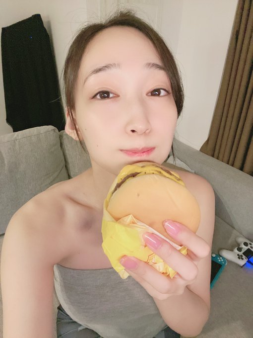 今日は頑張ったから！ トリプルチーズバーガー！ トリチ！ 頑張らなくても！トリチ！ https://t.co/leDXZVN8un<a href="/tag/japanesegirl"class="tags"><span>#japanesegirl</span></a><a href="/tag/fansite"class="tags"><span>#fansite</span></a>