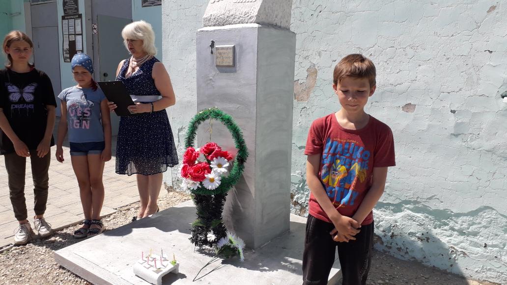 22 июня прошло мероприятие 'Есть память, которой не будет забвенья'. В память о тех, кто погиб в годы ВОВ, были возложены цветы к бюсту Героя Советского Союза Мурашкину Я.А .