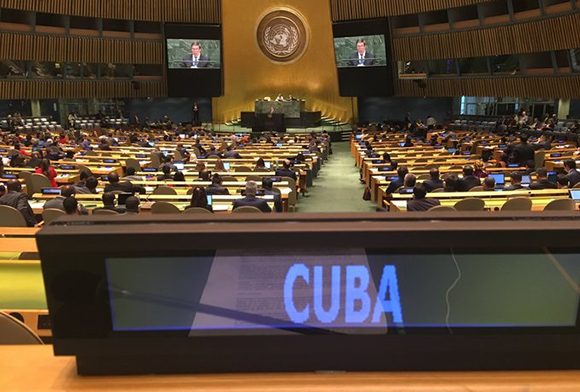<a href="/DiazCanelB/">Miguel Díaz-Canel Bermúdez</a> <a href="/BrunoRguezP/">Bruno Rodríguez P</a> <a href="/ONU_es/">Naciones Unidas</a> A nuestros hermanos en la #AGNU los acompaña y respalda todos los cubanos. #EliminaElBloqueo Todos con #Cuba