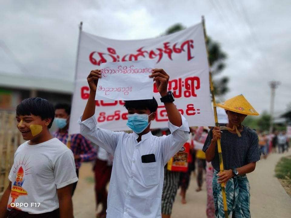 IrrawaddyNews's tweet photo. Local villagers from northern Salingyi and eastern Yinmarbin in #Sagaing Region staged a protest against the military regime on Wednesday for the 105th consecutive day. (Photo: CJ) 

#WhatsHappeningInMyanmar https://t.co/2ZfMAaXnr5