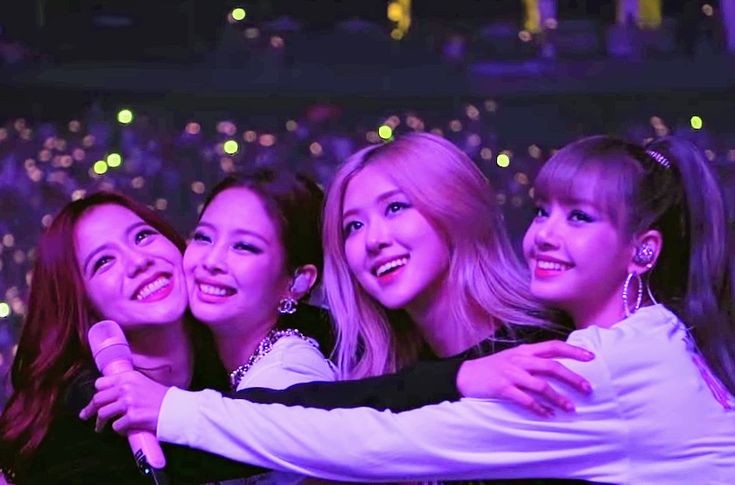 lisalvskarla's tweet photo. me gusta mucho la foto :(♡♡ 

#blackpinkdiamond 
#BLACKPINKFOUREVER 
#BLACKPINKfantastic https://t.co/ZYBPQwnXOw