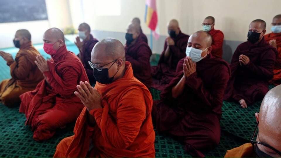 Buddhist monks in #Mandalay held a prayer session on Wednesday in a peaceful protest against the military regime. (Photo: CJ) 

#WhatsHappeningInMyanmar